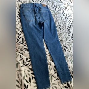 6 Curvy American Eagle Dream Jean